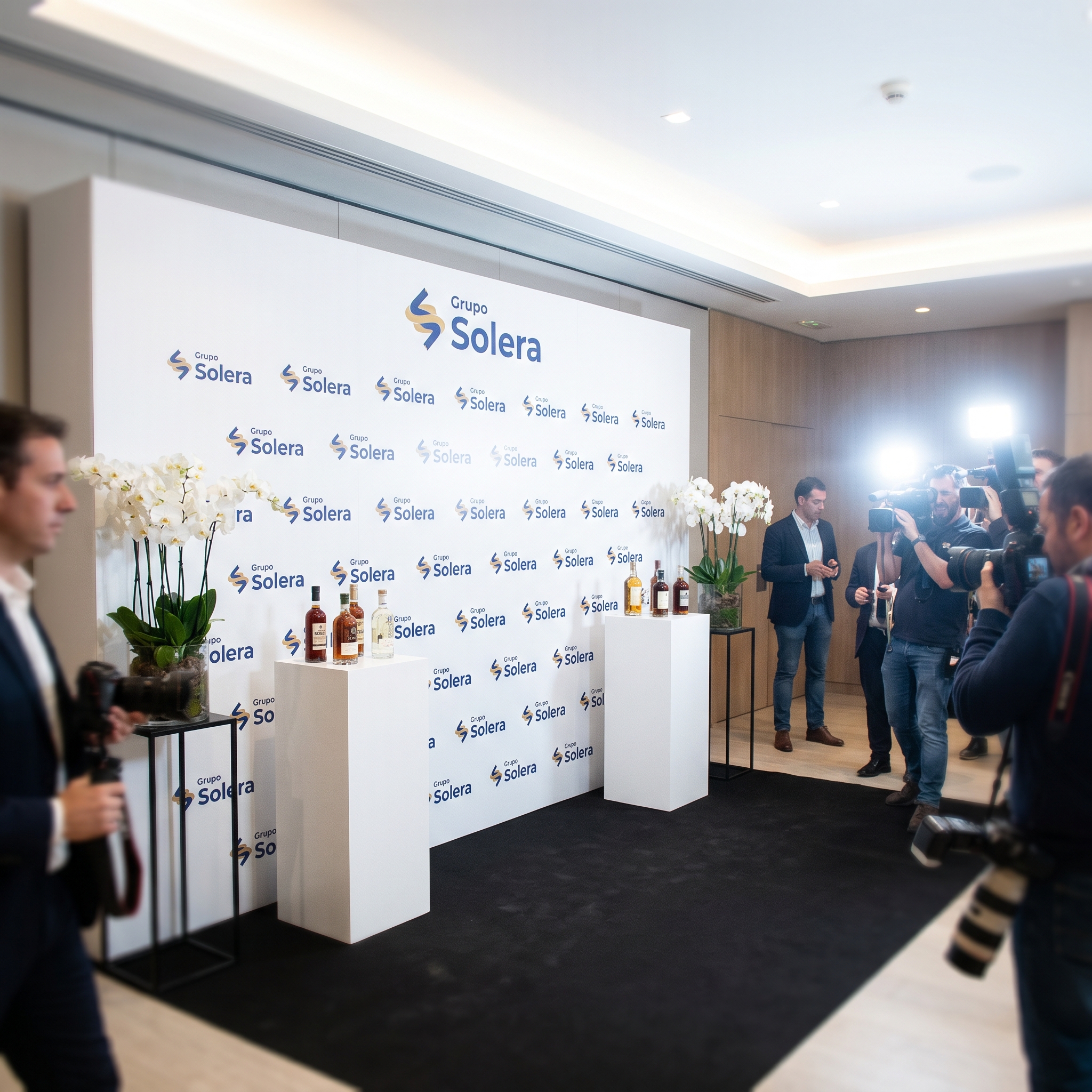Grupo Solera — backdrop corporativo de evento